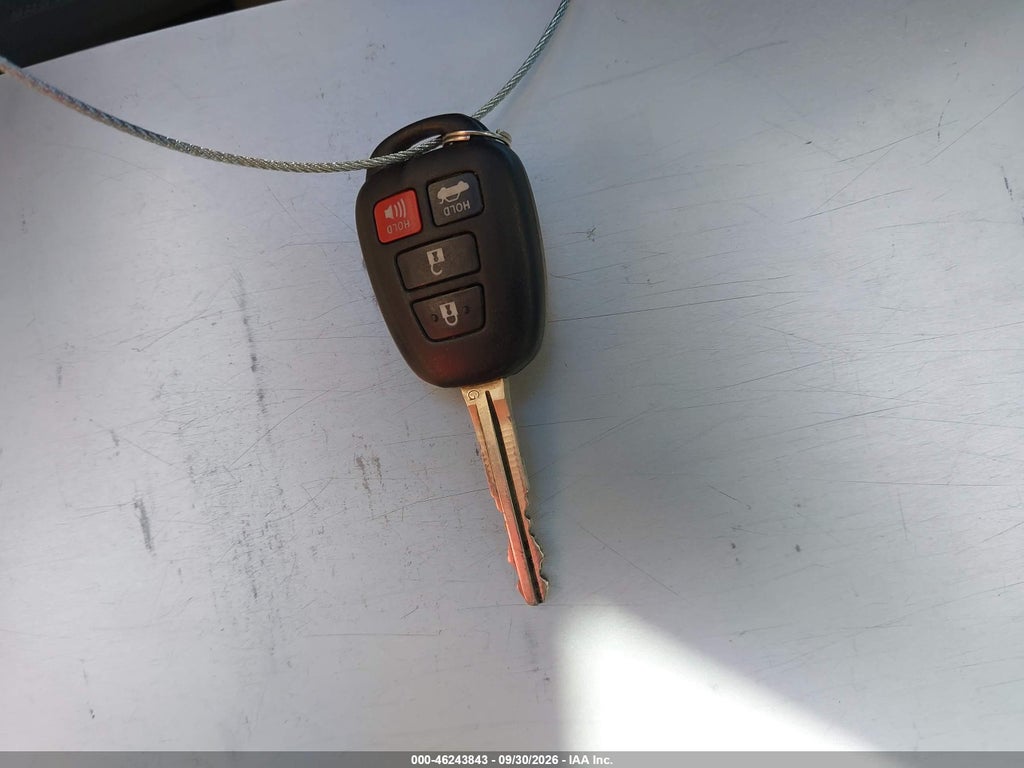 2013 Toyota Camry LE photo 11