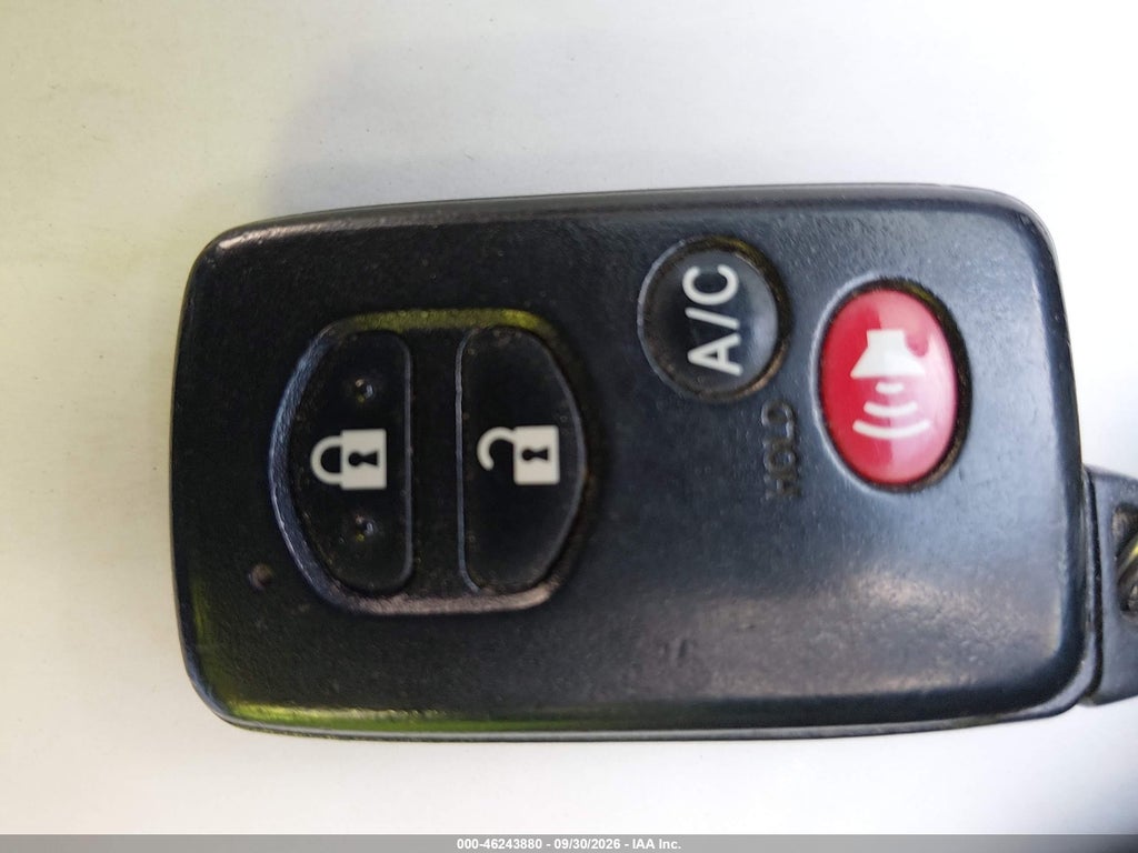 2012 Toyota Prius Three photo 11