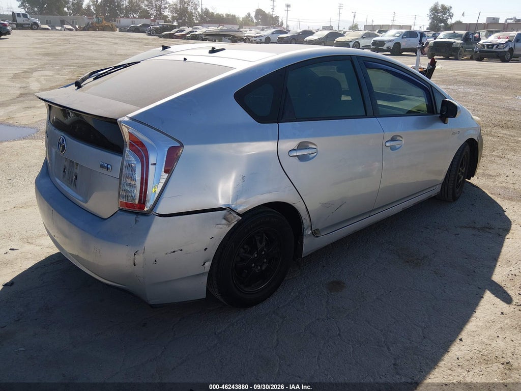 2012 Toyota Prius Three photo 4