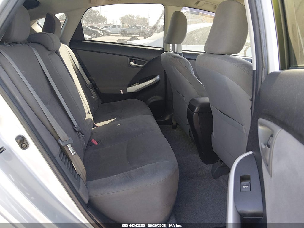 2012 Toyota Prius Three photo 8