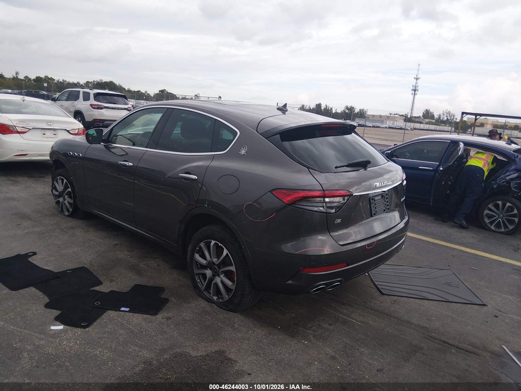 2021 Maserati Levante photo 3