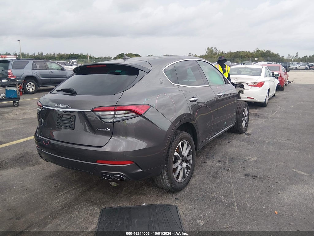 2021 Maserati Levante photo 4