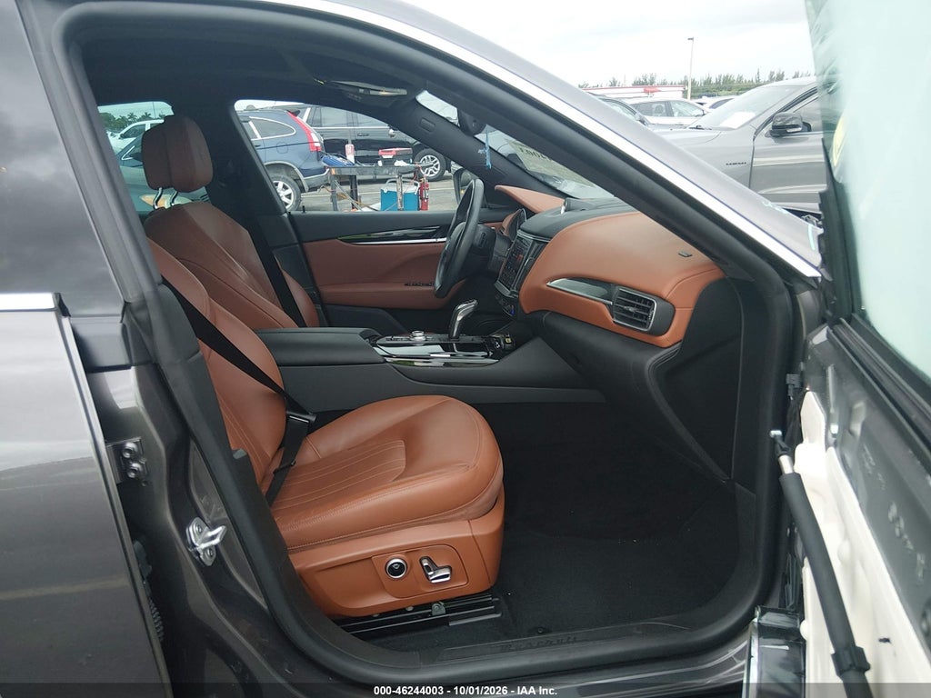 2021 Maserati Levante photo 5