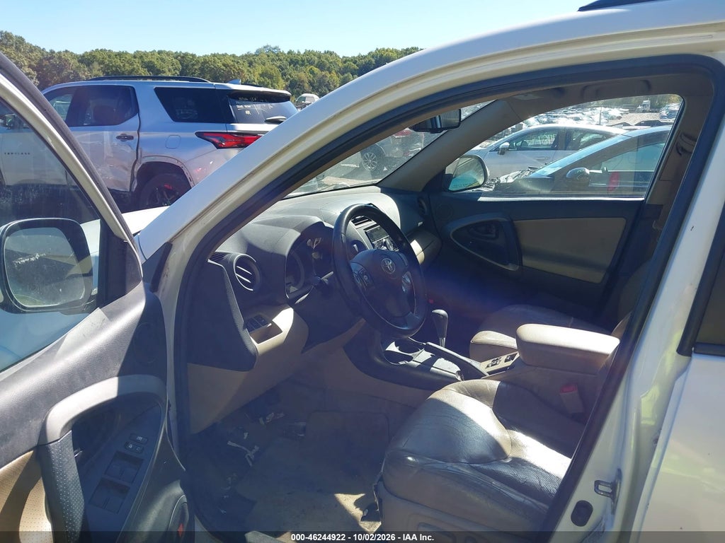 2009 Toyota RAV4 Limited V6 photo 10