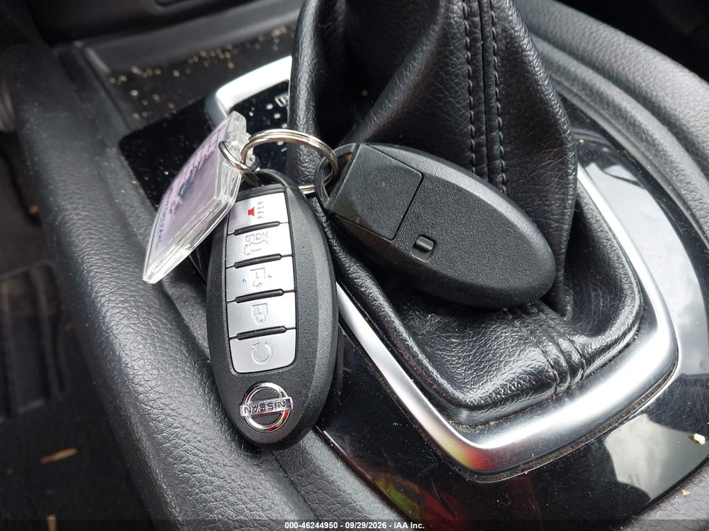 2017 Nissan Rogue SV photo 11