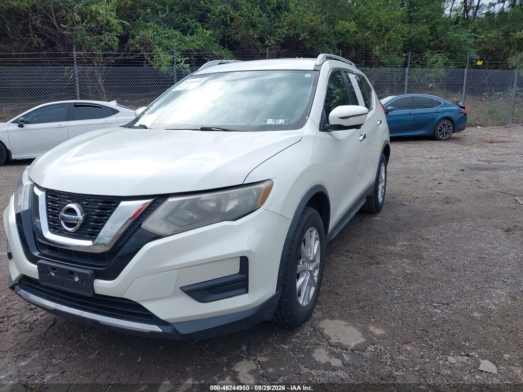 2017 Nissan Rogue SV photo 2
