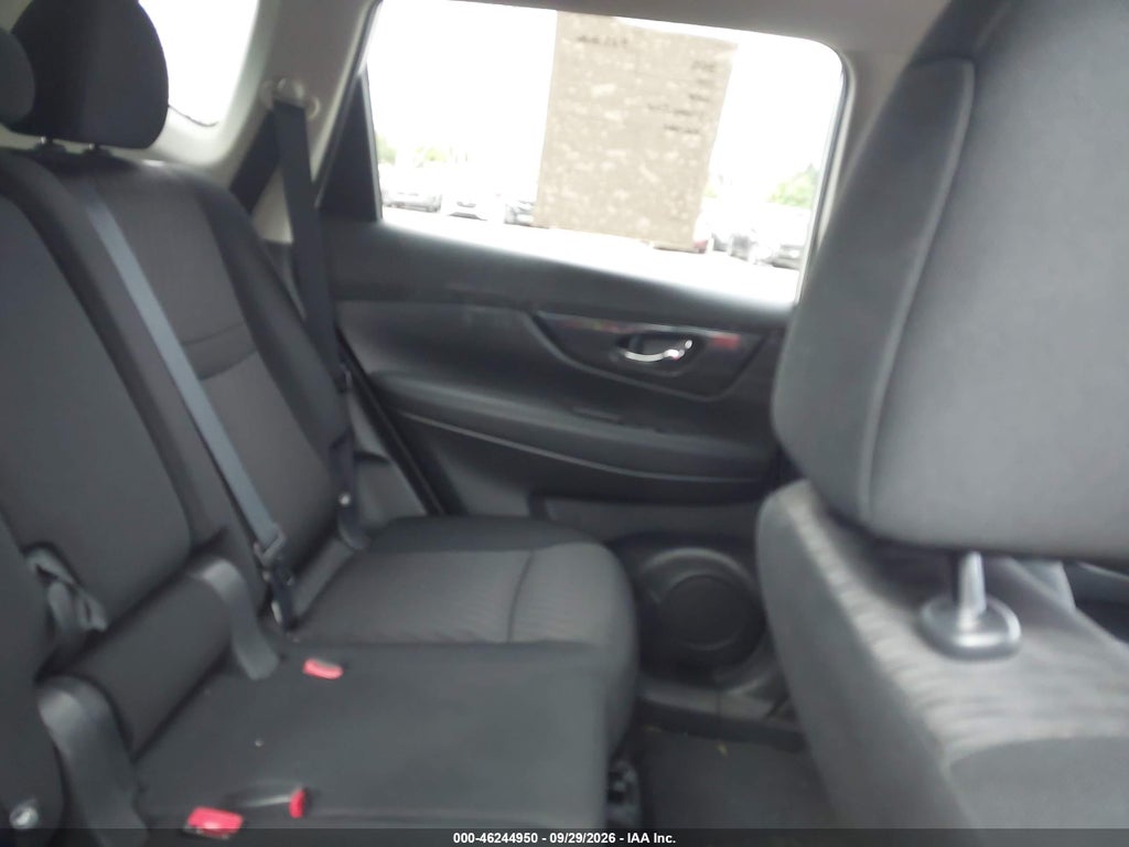 2017 Nissan Rogue SV photo 8