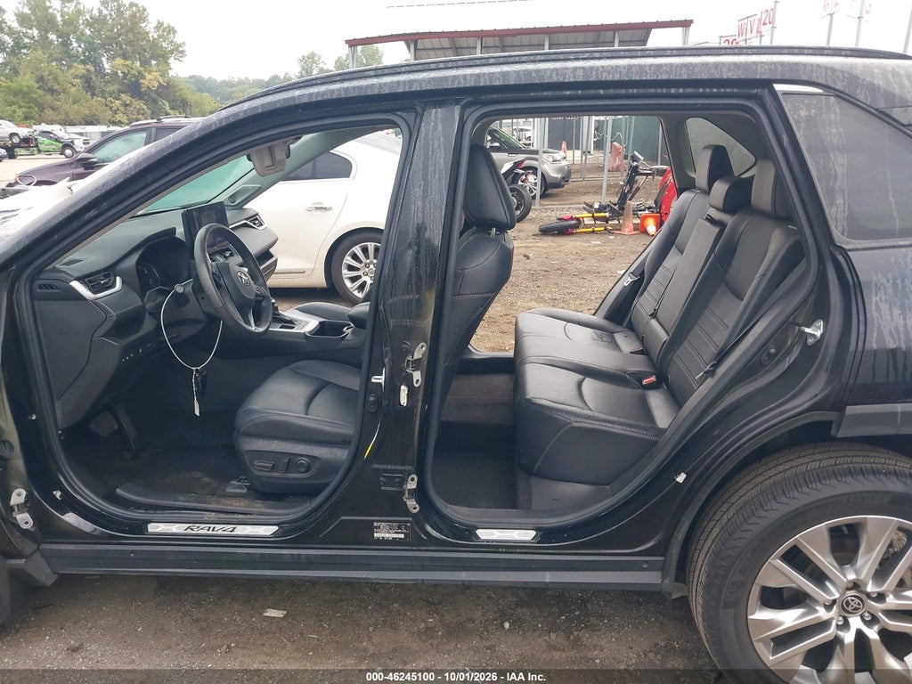 2023 Toyota RAV4 XLE Premium photo 6