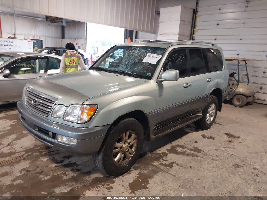 2004 Lexus LX 470 photo 2