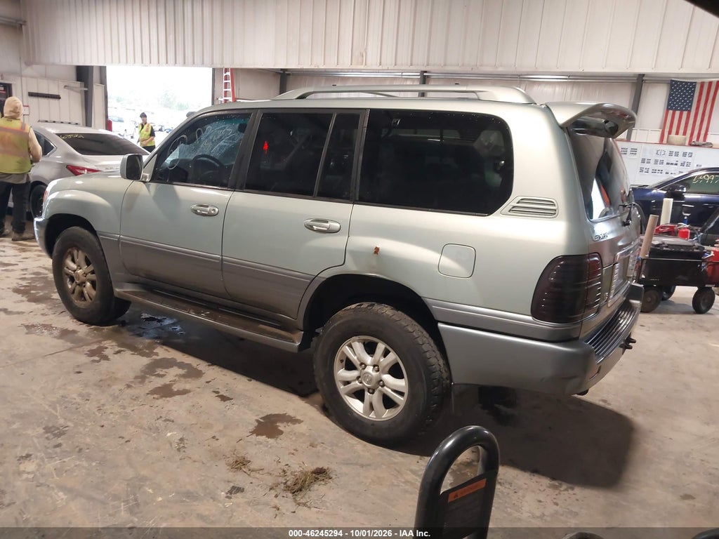 2004 Lexus LX 470 photo 3
