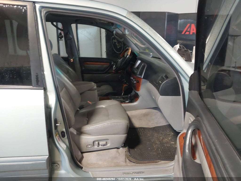 2004 Lexus LX 470 photo 5