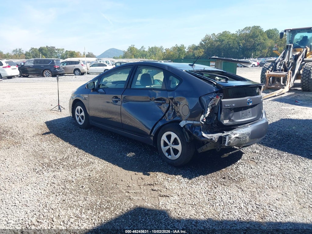 2014 Toyota Prius Four photo 3