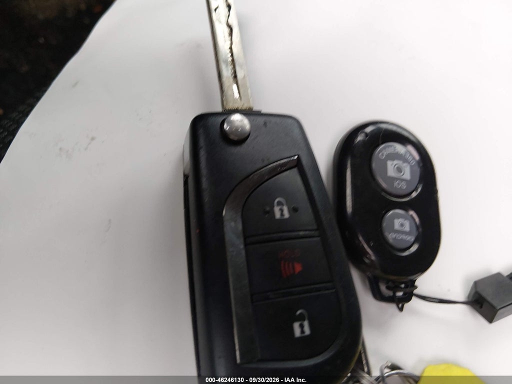 2020 Toyota RAV4 LE photo 11