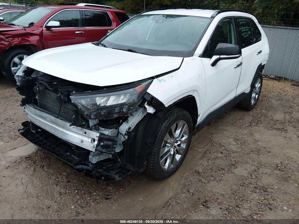 2020 Toyota RAV4 LE photo 2