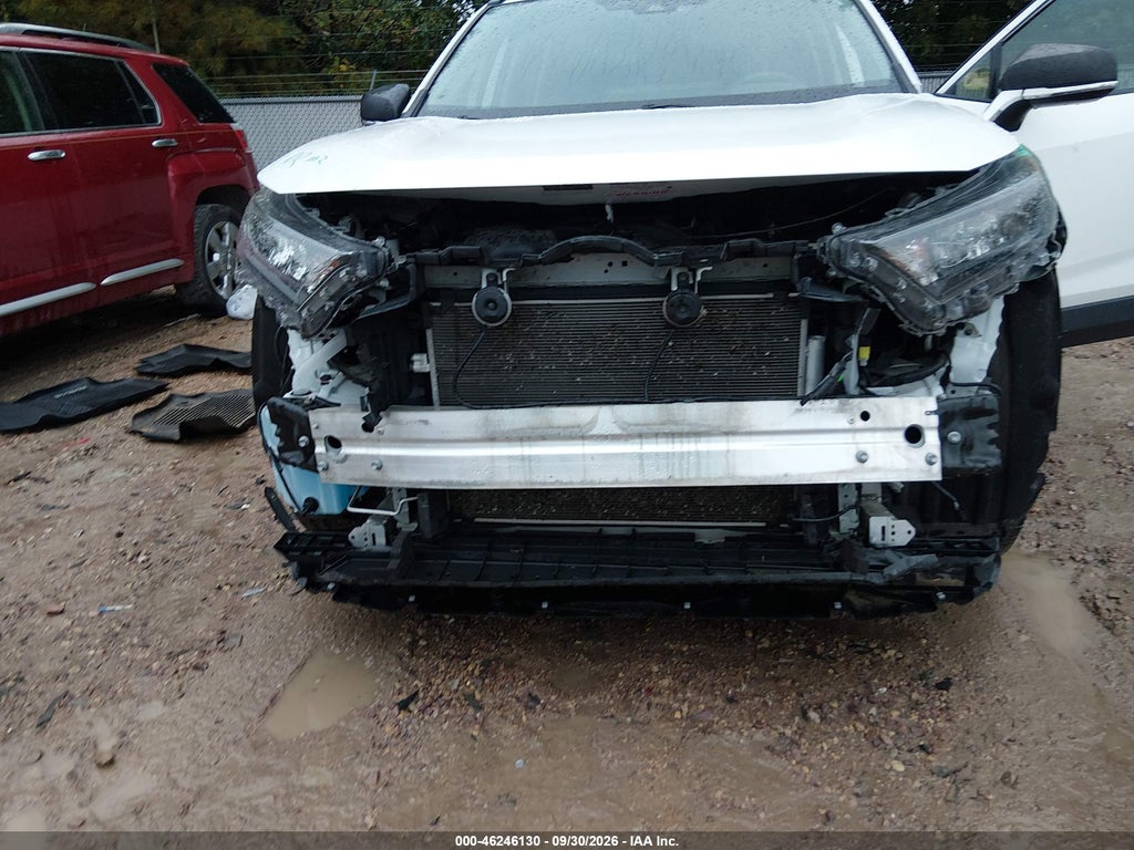 2020 Toyota RAV4 LE photo 6