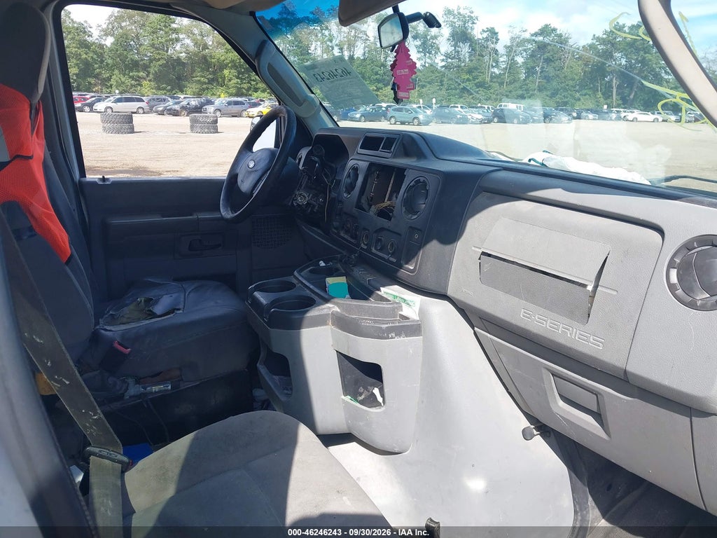 2013 Ford E-150 XLT photo 5