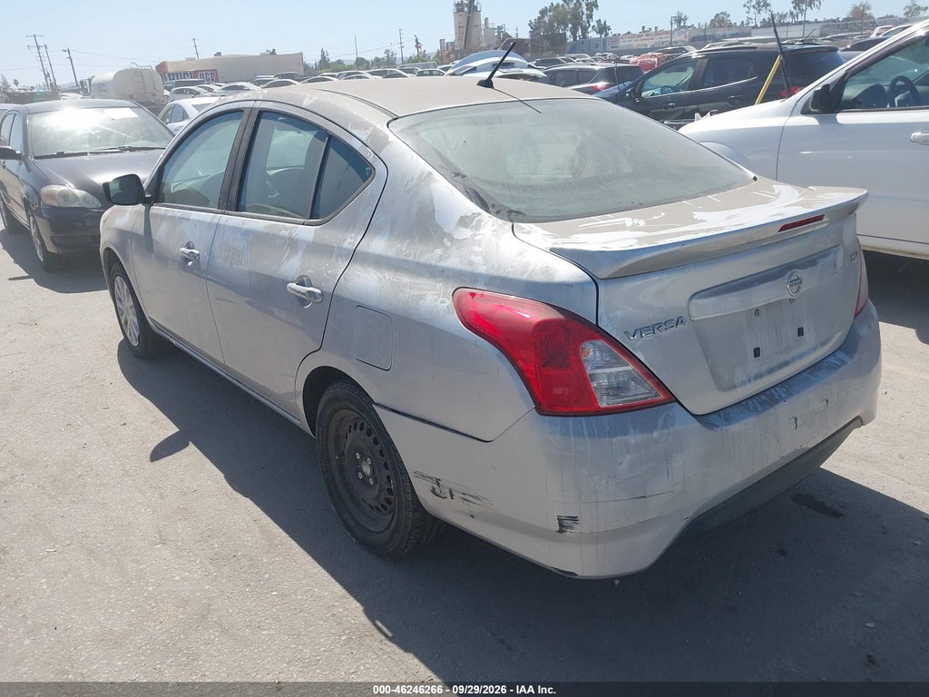 2017 Nissan Versa 1.6 SV photo 3
