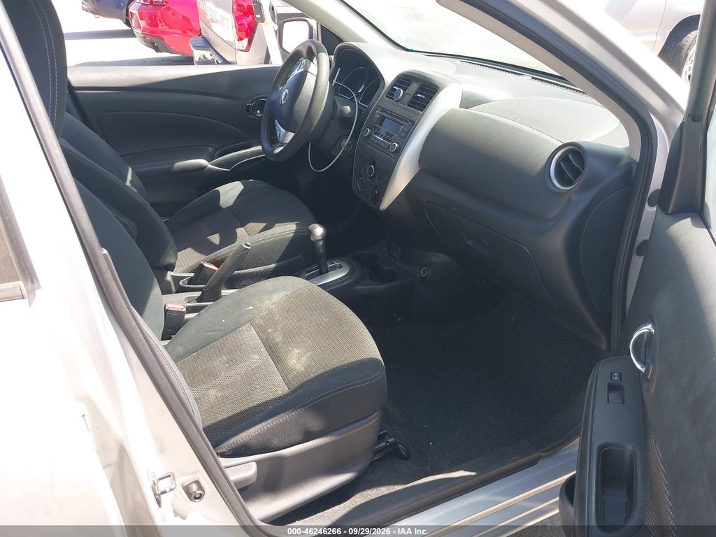2017 Nissan Versa 1.6 SV photo 5