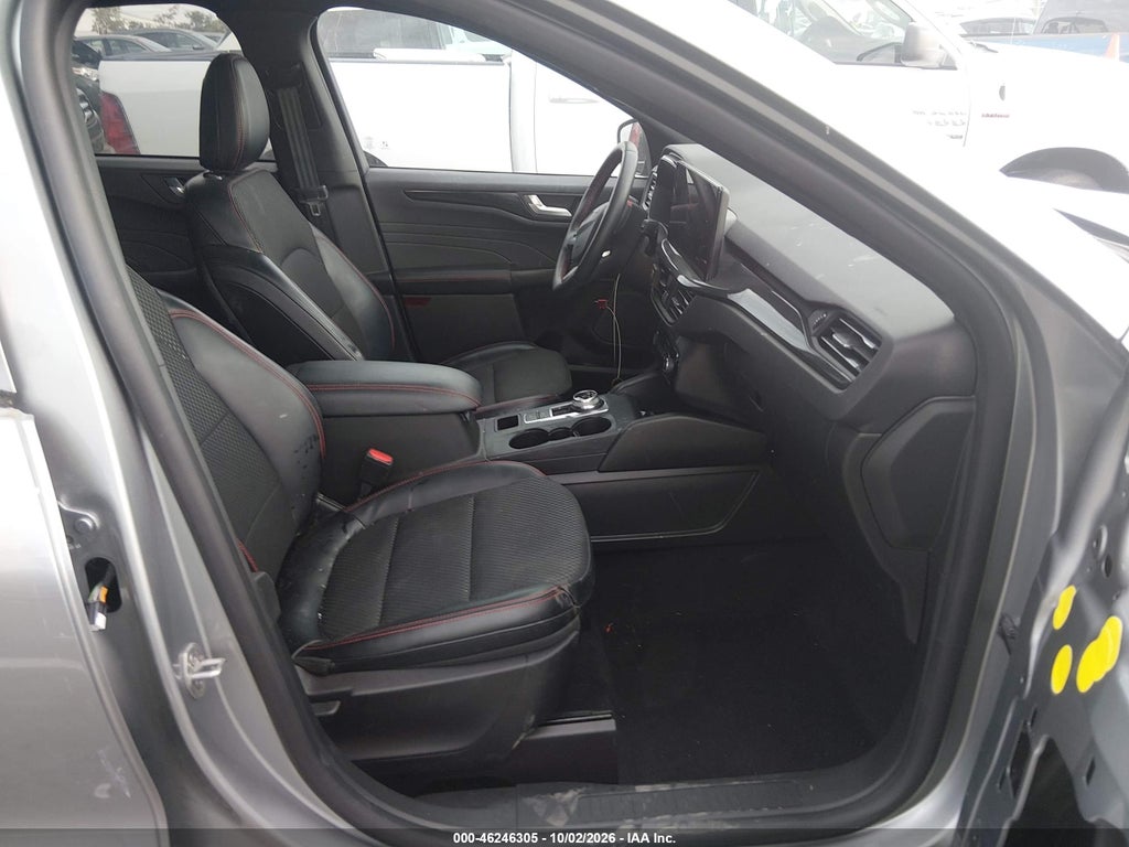 2024 Ford Escape ST-Line photo 5