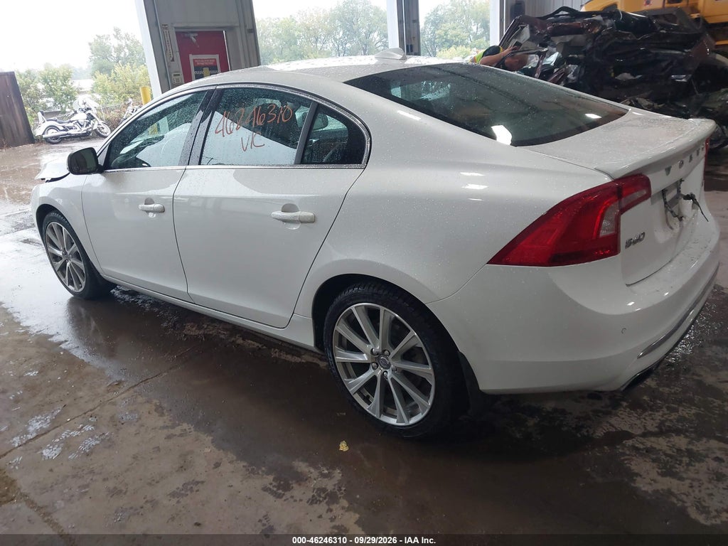 2017 Volvo S60 Inscription T5 Platinum photo 3