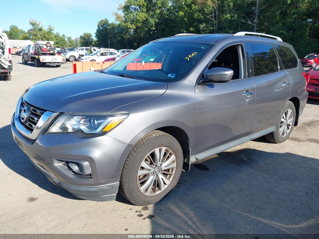2017 Nissan Pathfinder S photo 2