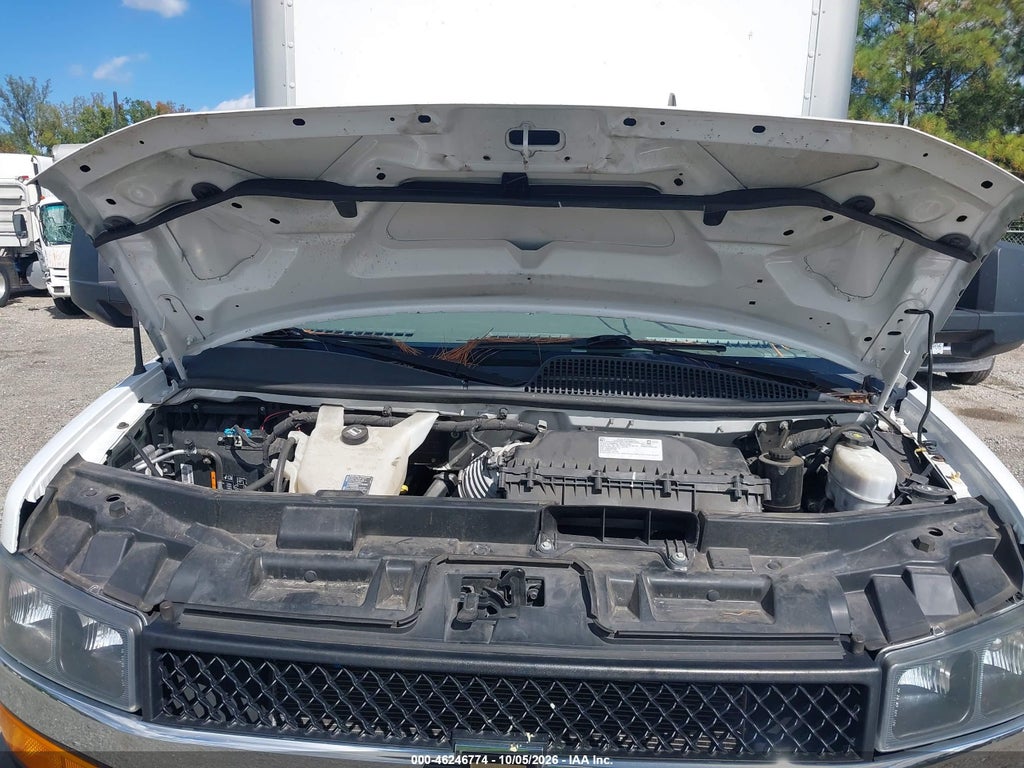 2022 Chevrolet Express Cutaway 4500 Van photo 10