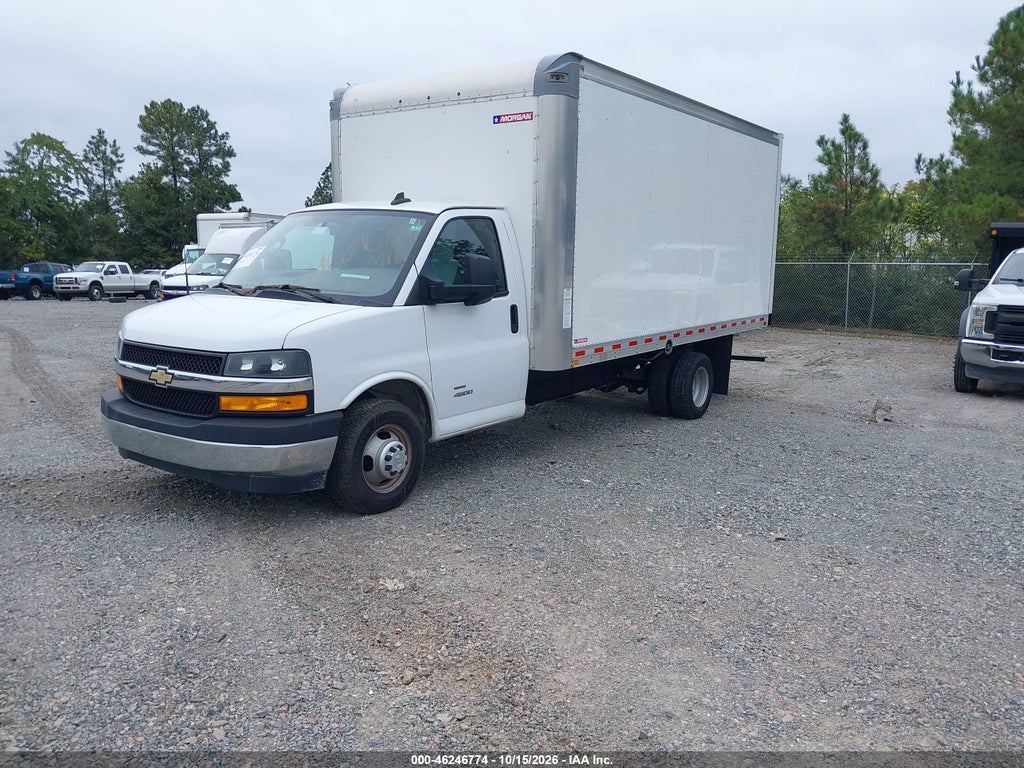 2022 Chevrolet Express Cutaway 4500 Van photo 2