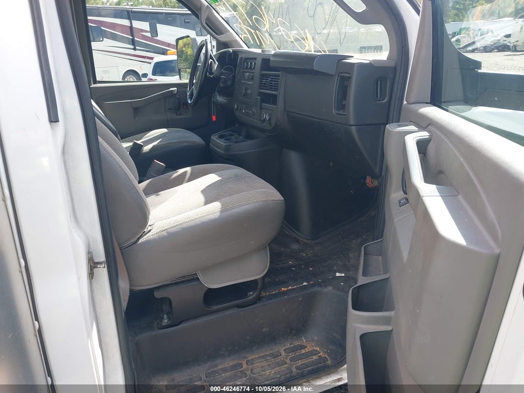 2022 Chevrolet Express Cutaway 4500 Van photo 8