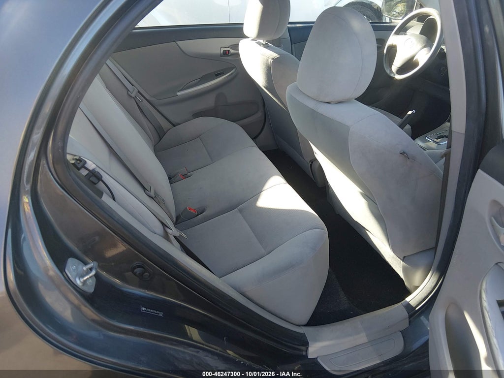 2011 Toyota Corolla LE photo 8