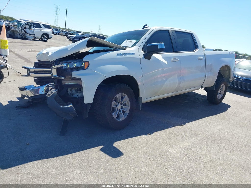 2019 Chevrolet Silverado 1500 LT photo 2