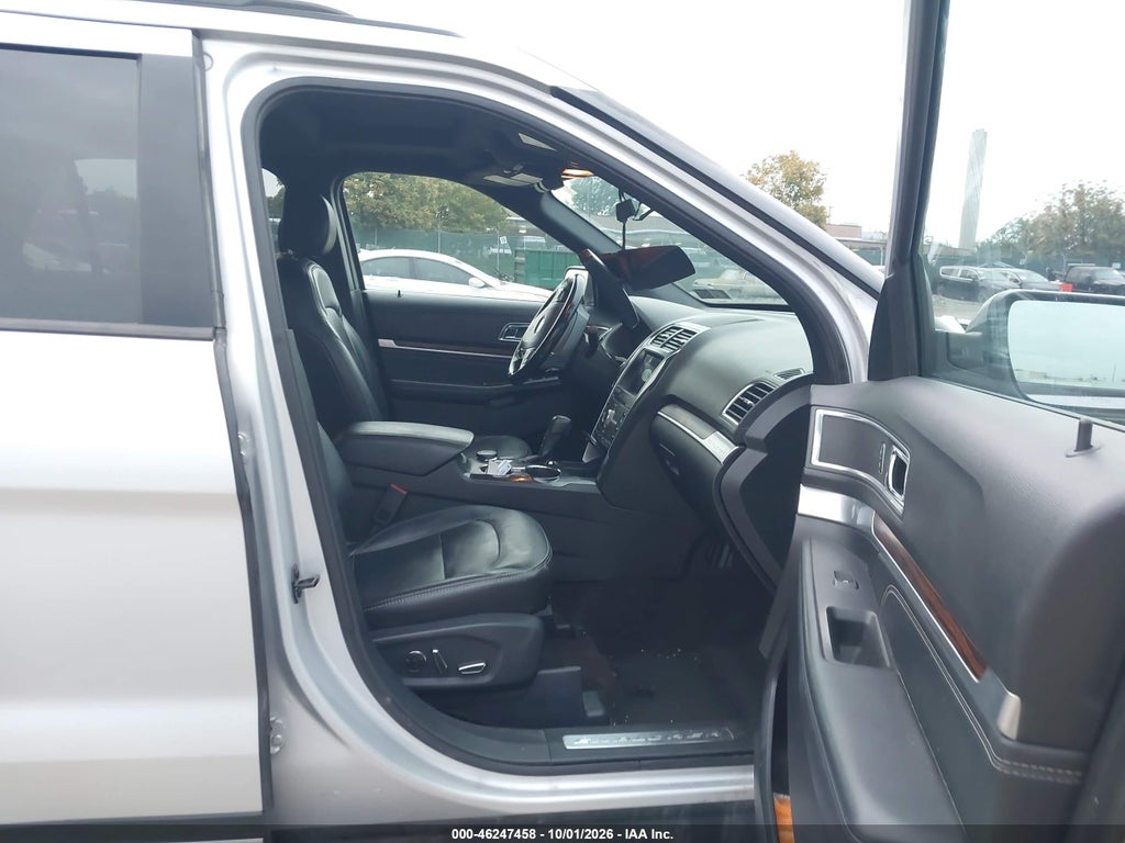 2017 Ford Explorer Limited photo 5