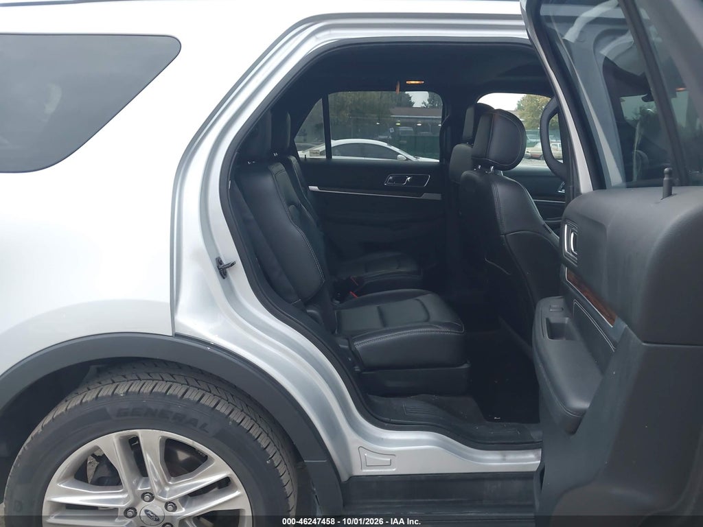 2017 Ford Explorer Limited photo 8