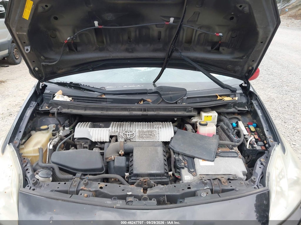 2011 Toyota Prius Four photo 10
