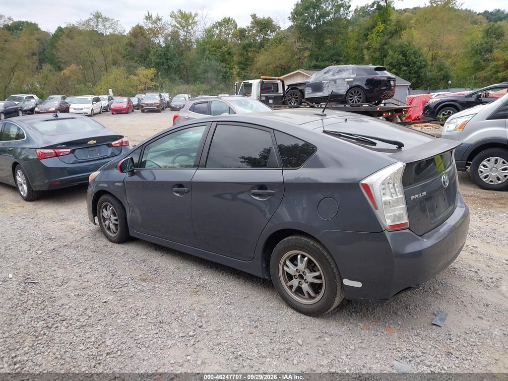 2011 Toyota Prius Four photo 3