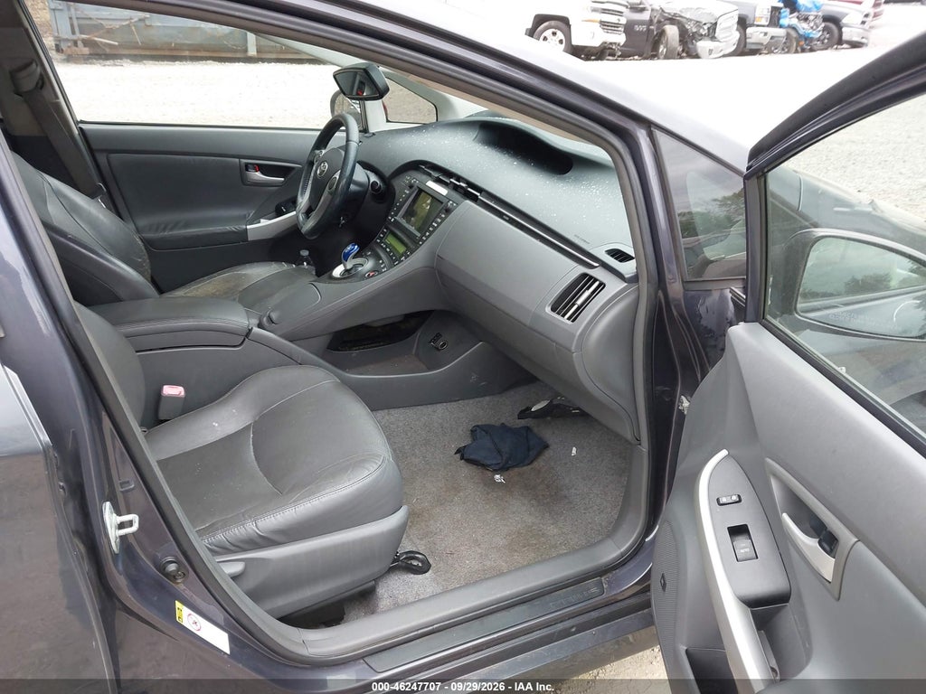 2011 Toyota Prius Four photo 5