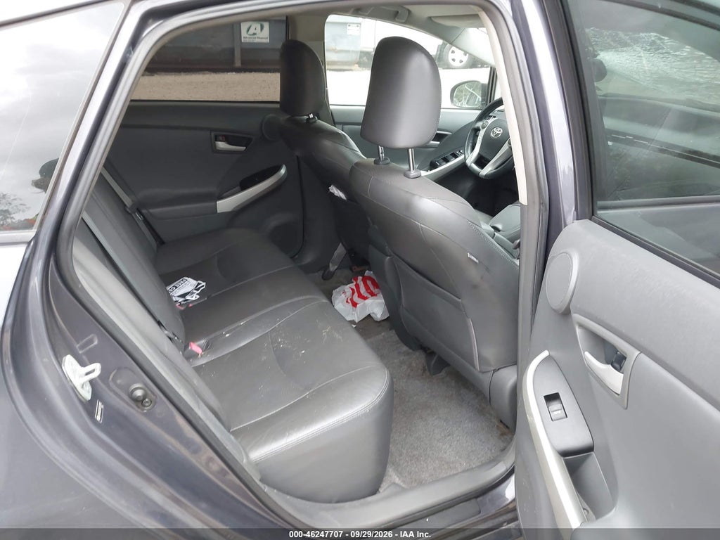 2011 Toyota Prius Four photo 8