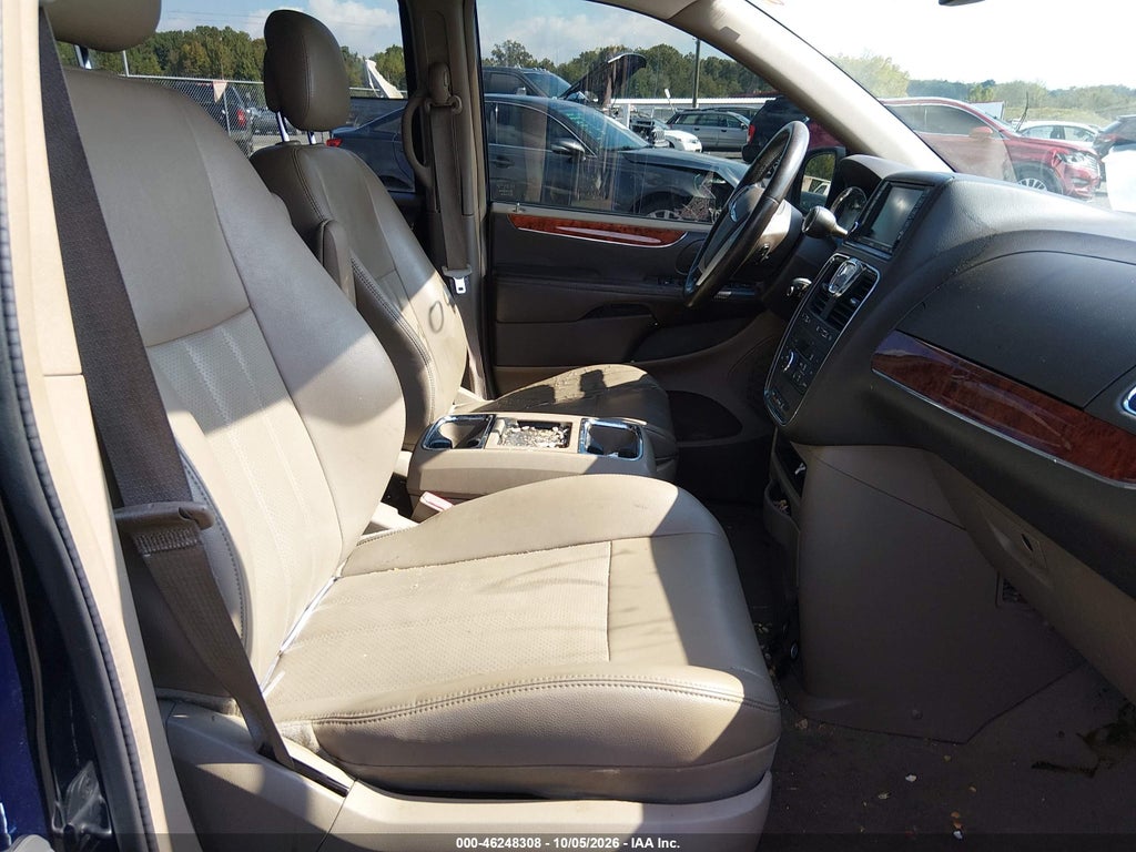 2012 Chrysler Town & Country Touring-L photo 5