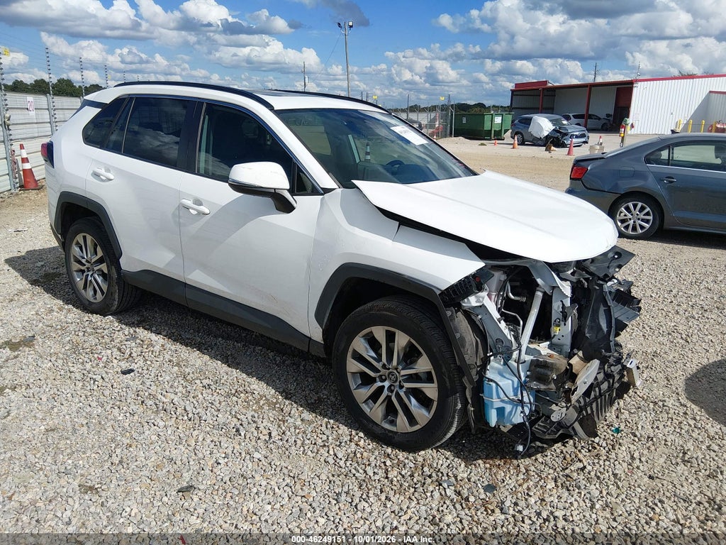 2020 Toyota RAV4 XLE Premium photo 1