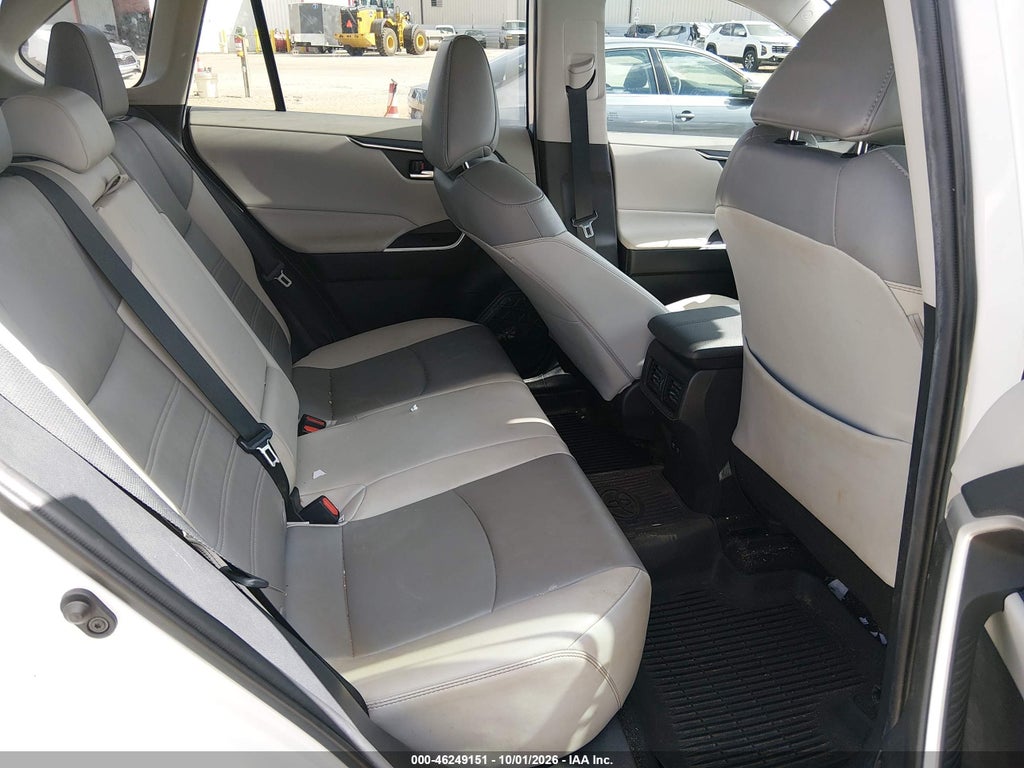 2020 Toyota RAV4 XLE Premium photo 8