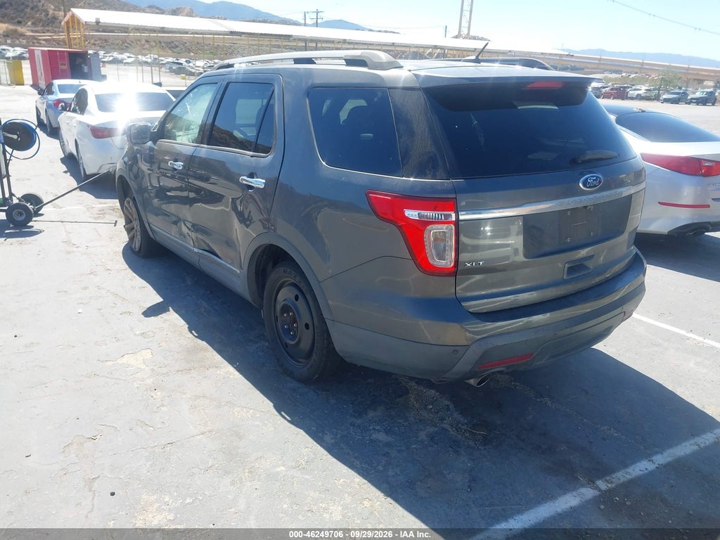 2015 Ford Explorer XLT photo 3