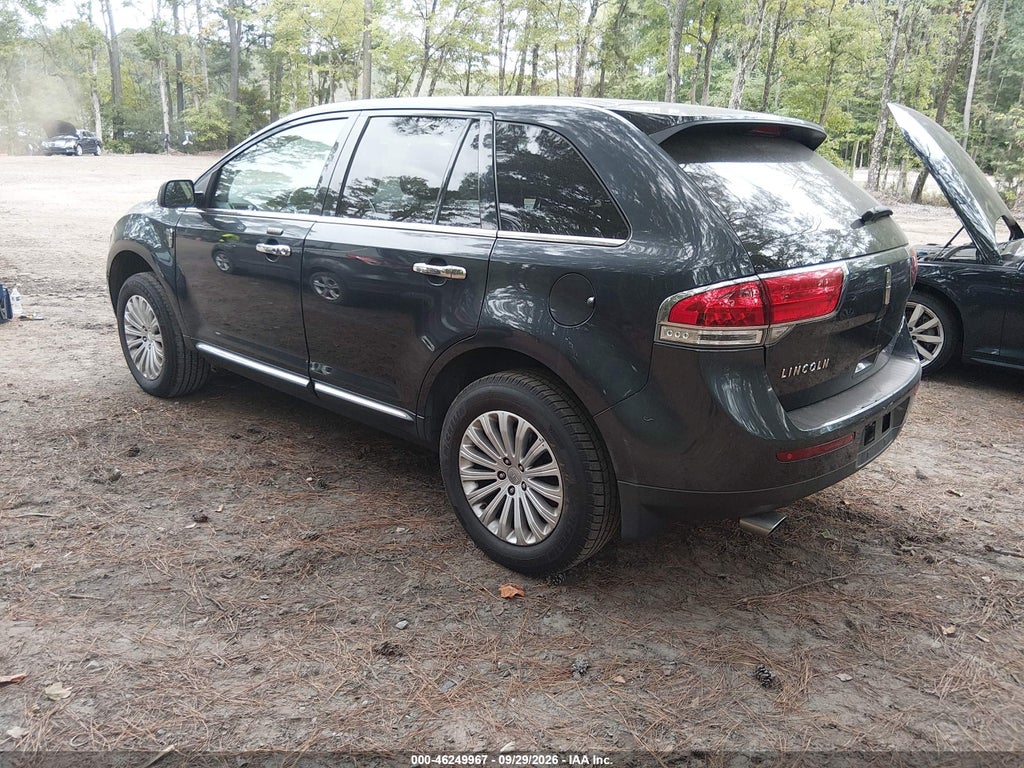 2013 Lincoln MKX photo 3
