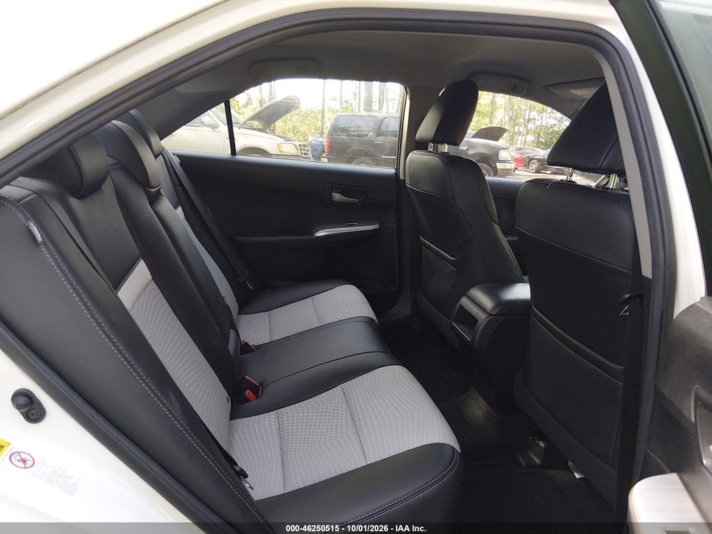 2014 Toyota Camry SE photo 8