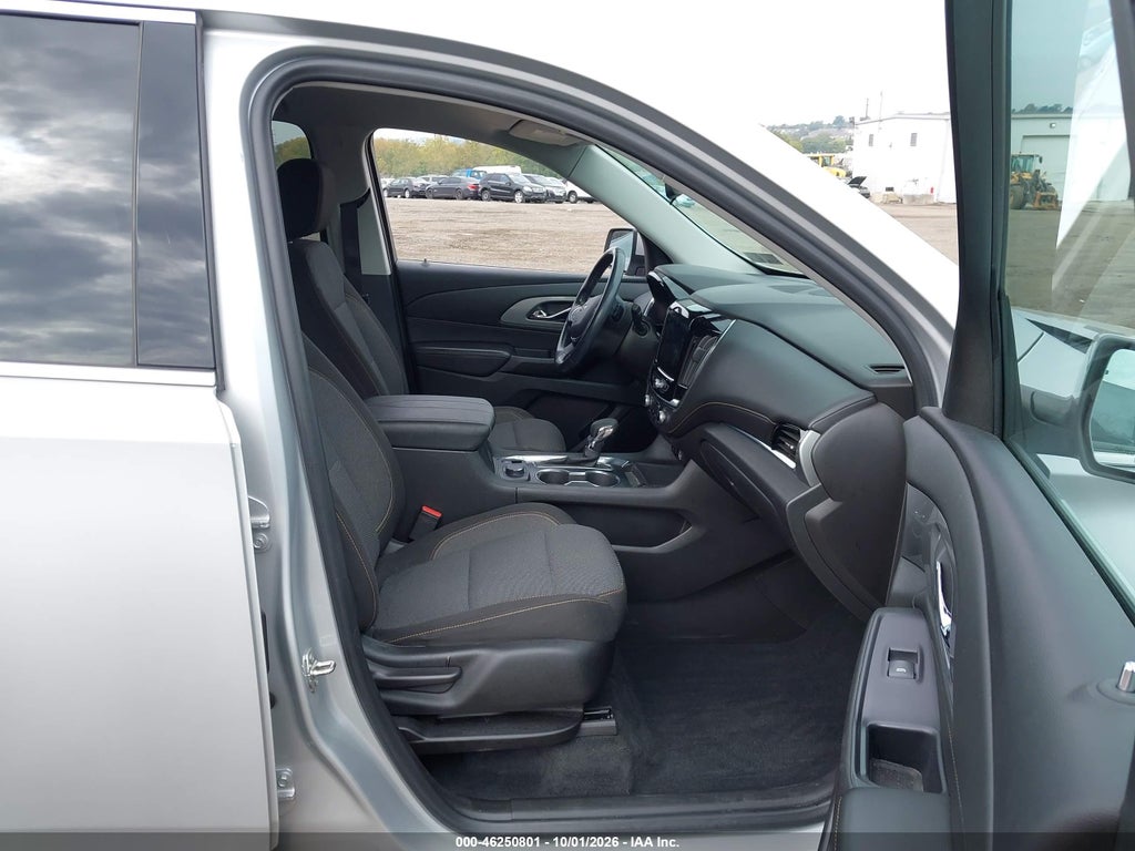 2021 Chevrolet Traverse AWD LT Cloth photo 5