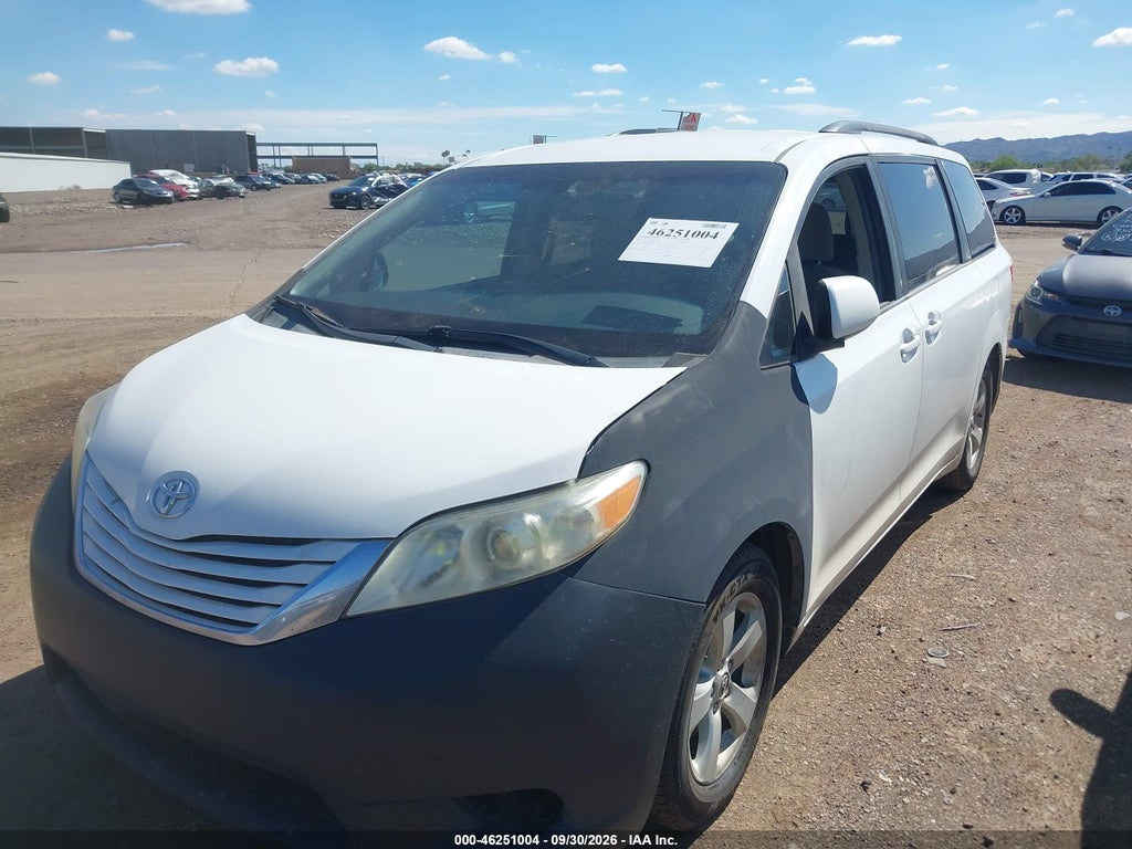 2015 Toyota Sienna LE 8 Passenger photo 2