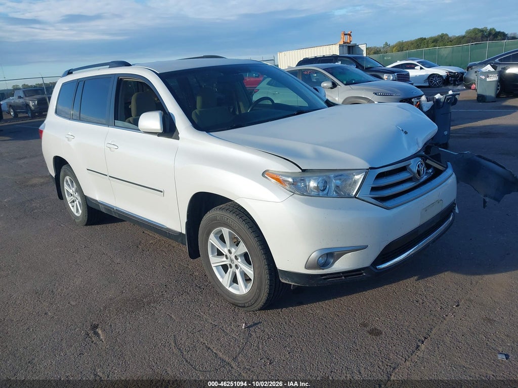 2013 Toyota Highlander Plus photo 1
