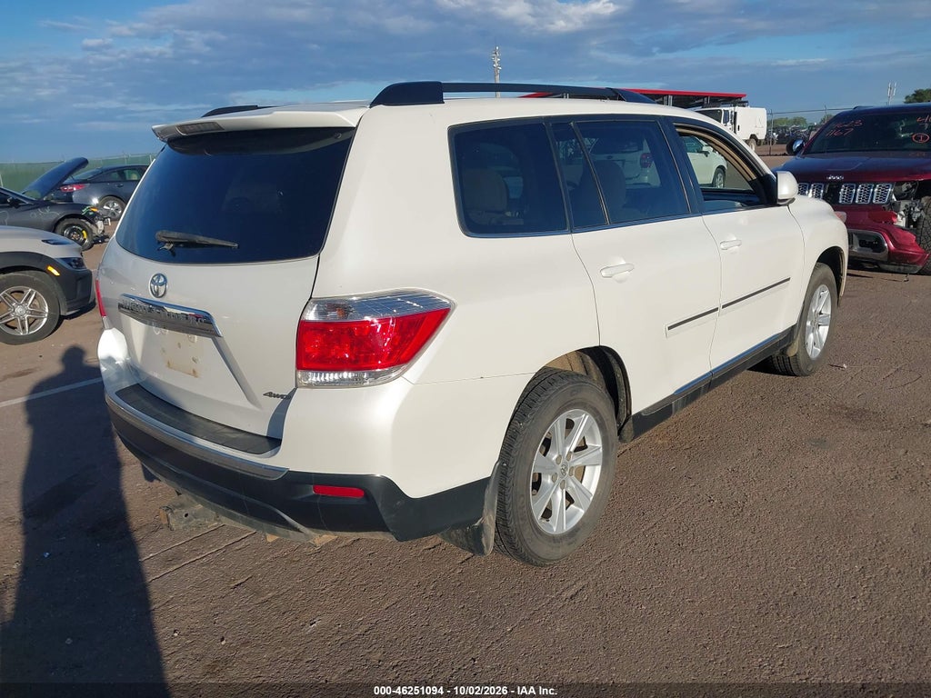 2013 Toyota Highlander Plus photo 4