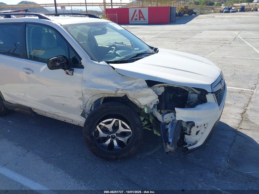 2020 Subaru Forester Premium photo 6