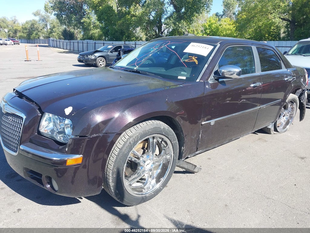 2010 Chrysler 300C photo 2