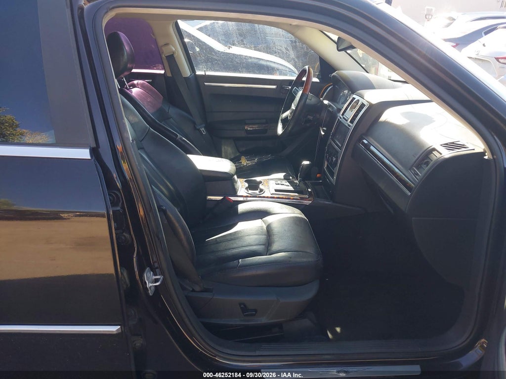 2010 Chrysler 300C photo 5