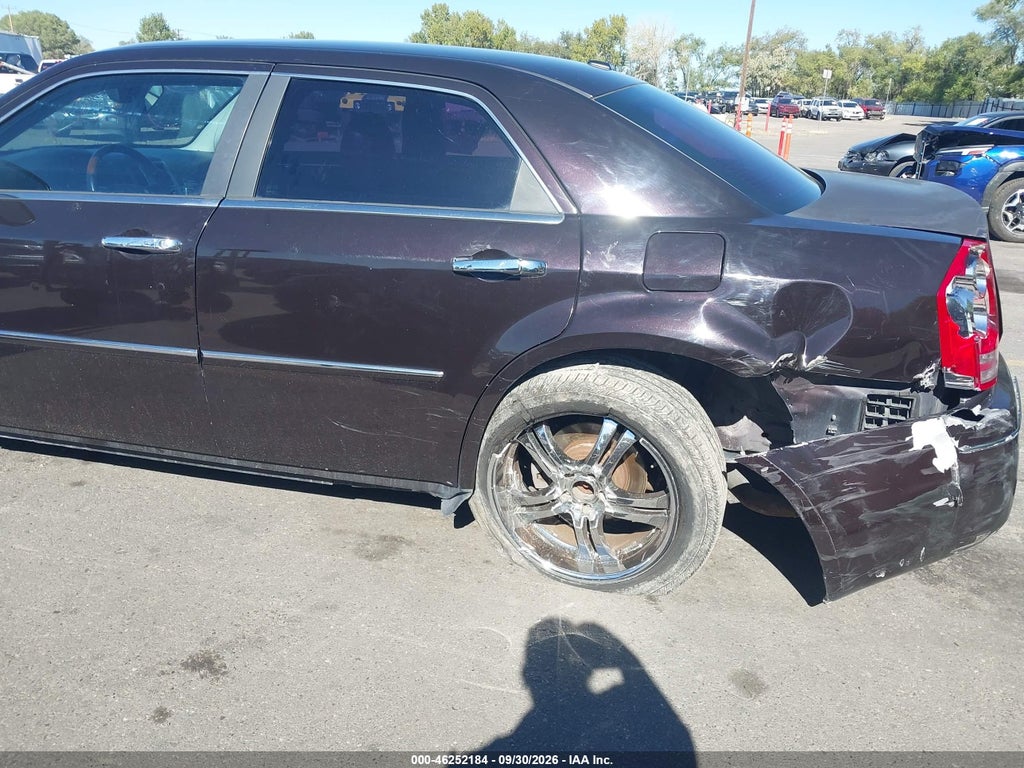 2010 Chrysler 300C photo 6